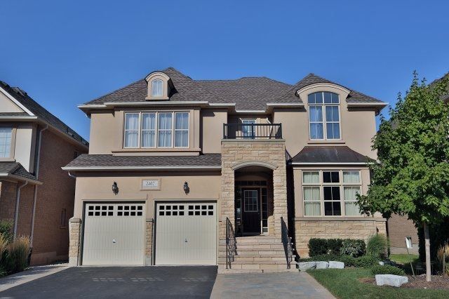 Main Photo: 2407 Taylorwood Drive in Oakville: Iroquois Ridge North House (2-Storey) for sale : MLS®# W3604780