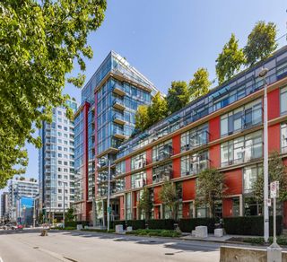 Photo 1: 518 38 W 1ST Avenue in Vancouver: False Creek Condo for sale in "The One" (Vancouver West)  : MLS®# R2746622