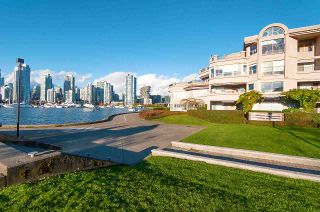 Photo 19: 102 525 WHEELHOUSE Square in Vancouver: False Creek Condo for sale in "HENLEY COURT" (Vancouver West)  : MLS®# R2321695