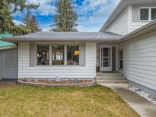 Photo 3: 624 Willingdon Boulevard SE in Calgary: Willow Park Detached for sale : MLS®# A2127124