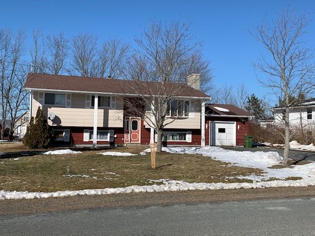 Main Photo: 910 Gracie Drive in Kentville: 404-Kings County Residential for sale (Annapolis Valley)  : MLS®# 202105404