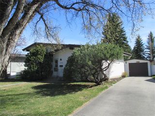 Photo 2: 2739 LIONEL Crescent SW in Calgary: Lakeview House for sale : MLS®# C4008938