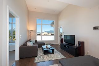 Photo 3: 403 4570 HASTINGS Street in Burnaby: Capitol Hill BN Condo for sale in "Firma" (Burnaby North)  : MLS®# R2721087