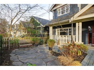 Photo 2: 4472 QUEBEC Street in Vancouver: Main House for sale in "MAIN STREET" (Vancouver East)  : MLS®# V1037297