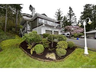 Photo 1: 15 1063 Valewood Trail in VICTORIA: SE Broadmead Row/Townhouse for sale (Saanich East)  : MLS®# 724712