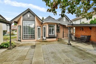Photo 1: 33154 6 Avenue in Mission: Mission BC House for sale : MLS®# R2880414