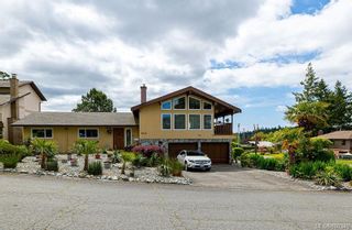 Photo 2: 864 Denford Cres in Saanich: SE Lake Hill House for sale (Saanich East)  : MLS®# 908349