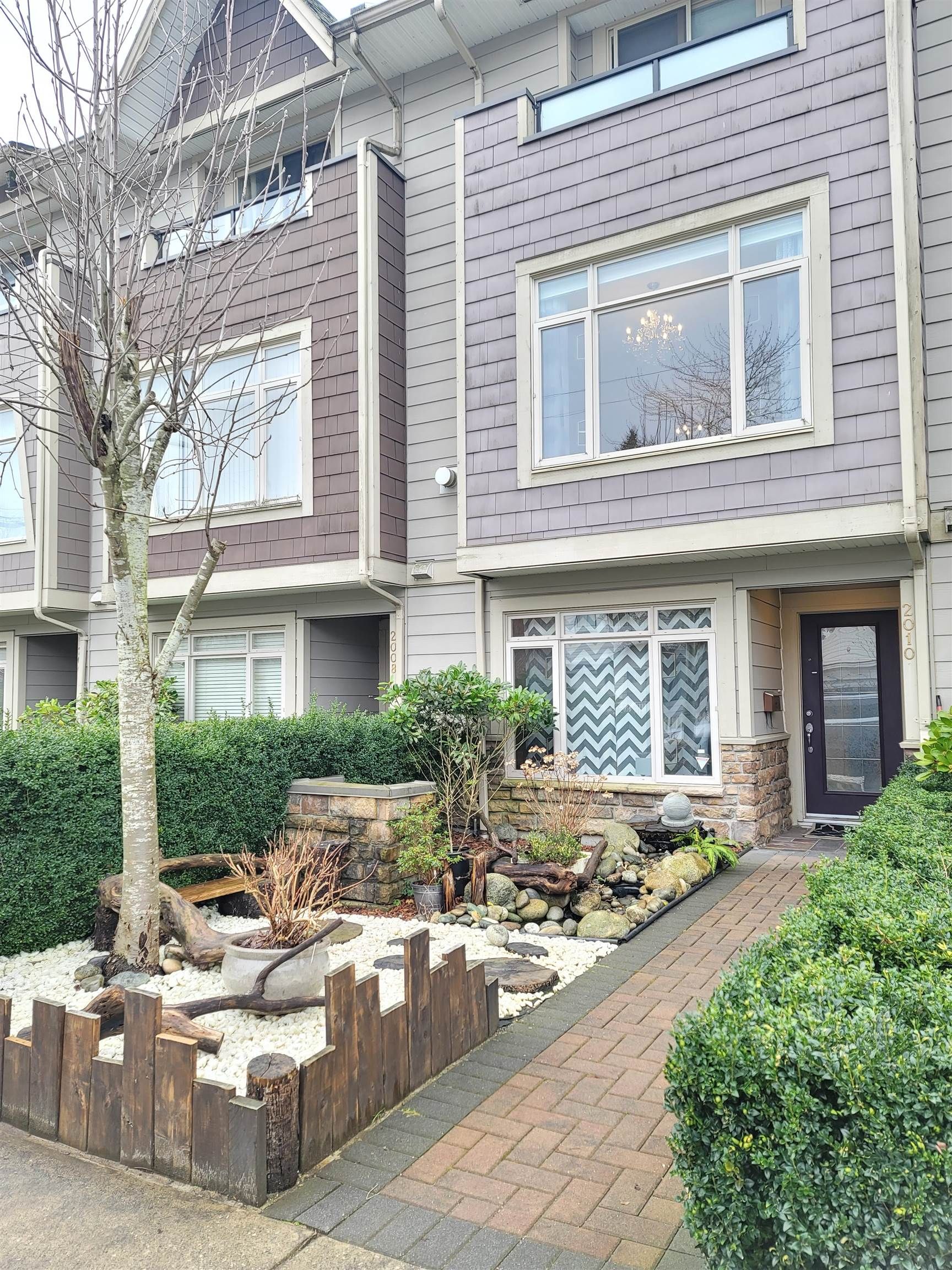 Main Photo: 2010 FRASER Avenue in Port Coquitlam: Glenwood PQ Townhouse for sale : MLS®# R2645768
