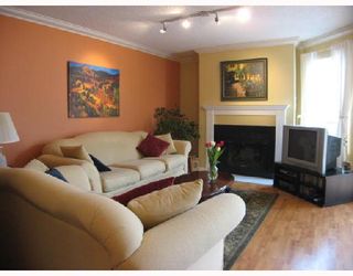 Photo 1: 3456 LYNMOOR Place in Vancouver: Champlain Heights Townhouse for sale in "MOORPARK" (Vancouver East)  : MLS®# V701645