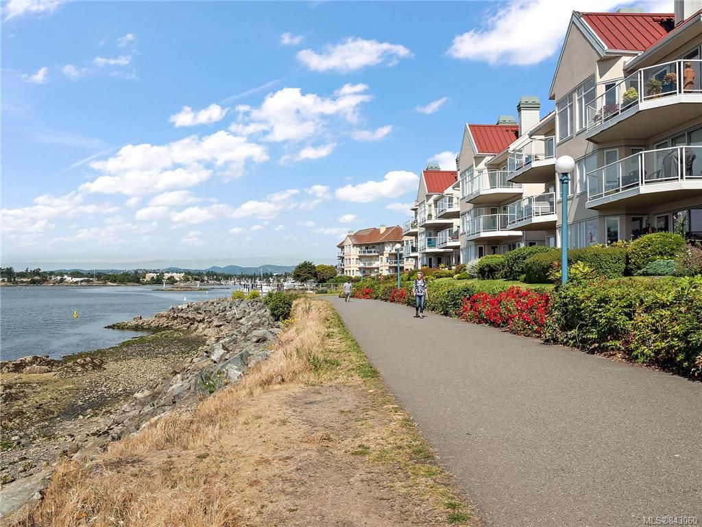 Main Photo: 305 55 Songhees Rd in Victoria: VW Songhees Condo for sale (Victoria West)  : MLS®# 843060
