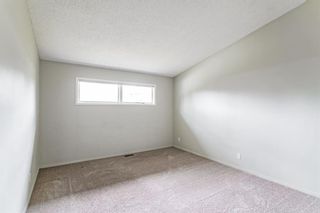 Photo 16: 1032 Heritage Drive SW in Calgary: Chinook Park Detached for sale : MLS®# A1212412