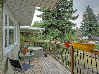 Photo 2: 1922 19 Avenue NW in Calgary: Banff Trail House for sale : MLS®# C4137899