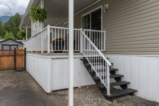 Photo 3: 32 52324 YALE Road: Rosedale Manufactured Home for sale in "Gordonia" (East Chilliwack)  : MLS®# R2888099