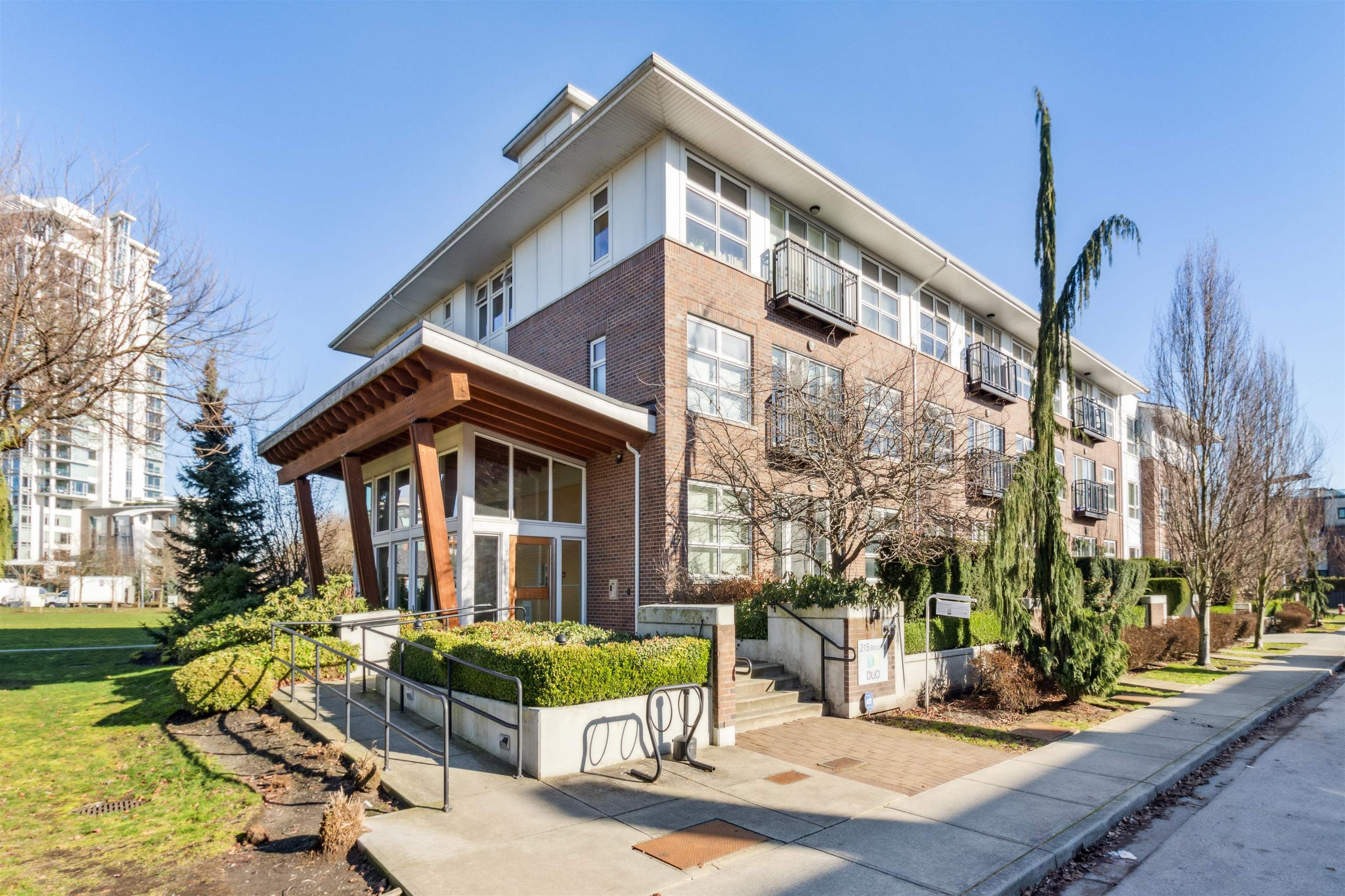 106 215  BROOKES Street, New Westminster