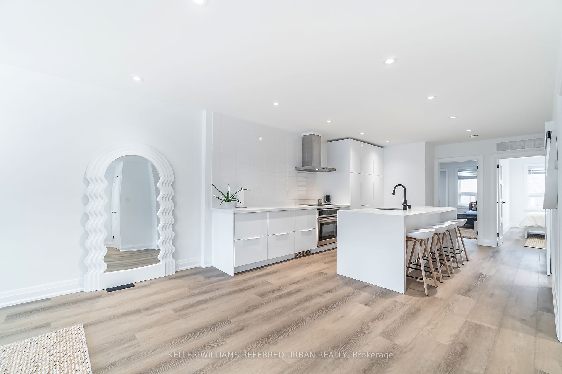 Main Photo: Upper 848 Danforth Avenue in Toronto: Danforth House (Apartment) for lease (Toronto E03)  : MLS®# E8036806
