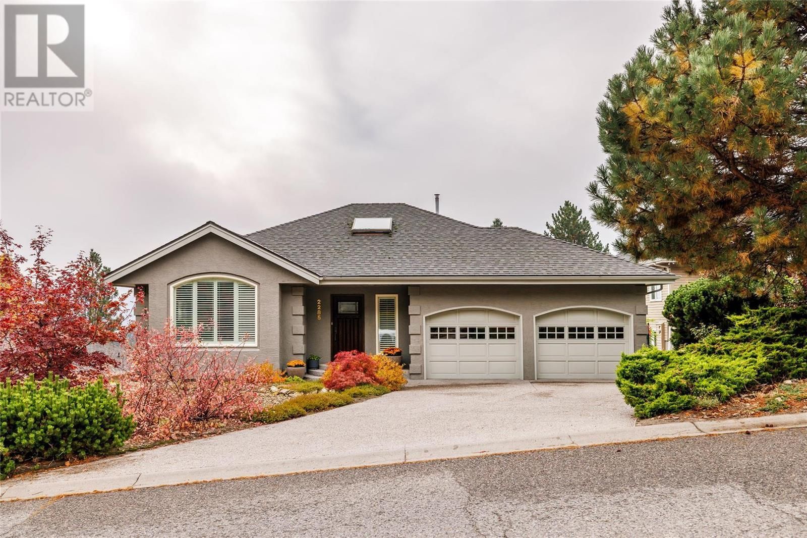 Main Photo: 2285 Lillooet Crescent, in Kelowna: House for sale : MLS®# 10287199