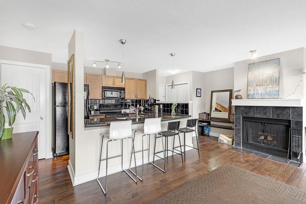 Main Photo: 5 207 Village Terrace SW in Calgary: Patterson Apartment for sale : MLS®# A2045542