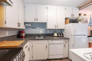 Photo 7: 204 1930 W 3RD Avenue in Vancouver: Kitsilano Condo for sale in "The Westview" (Vancouver West)  : MLS®# R2722917