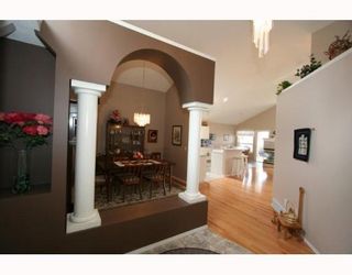 Photo 3: 143 ARBOUR RIDGE Close NW in CALGARY: Arbour Lake Residential Detached Single Family for sale (Calgary)  : MLS®# C3384038