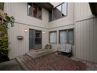 Main Photo: 19 68 BAYCREST Place SW in CALGARY: Bayview Townhouse for sale (Calgary)  : MLS®# C3564721