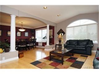 Photo 2:  in VICTORIA: SW Royal Oak House for sale (Saanich West)  : MLS®# 459006