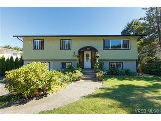 Photo 2: 2819 Ronald Rd in VICTORIA: La Glen Lake House for sale (Langford)  : MLS®# 710033