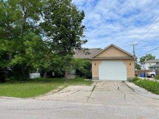 Photo 1: 1114 Brazier Street in Winnipeg: North Kildonan Residential for sale (3F)  : MLS®# 202114946