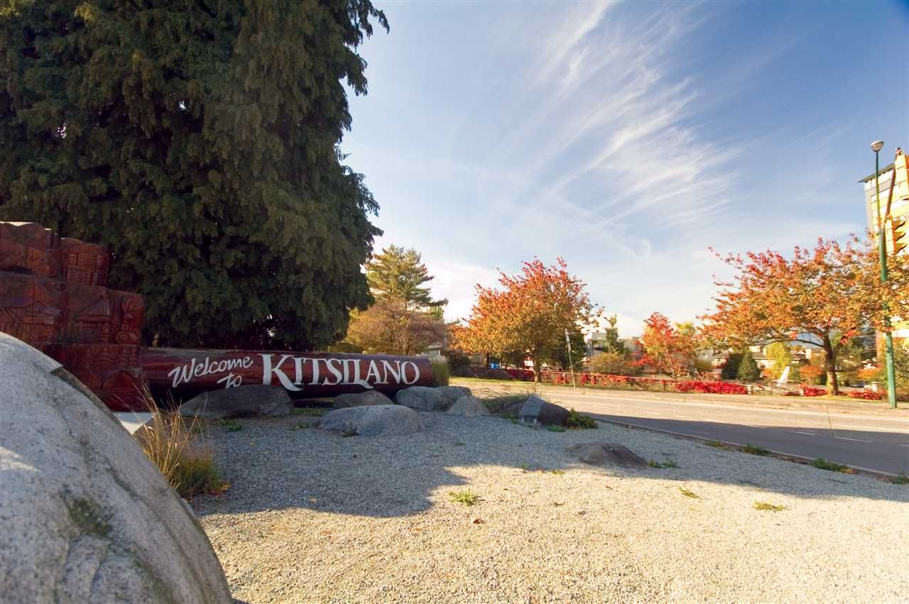 Main Photo: 105 2335 YORK Avenue in Vancouver: Kitsilano Condo for sale in "YORKDALE VILLA" (Vancouver West)  : MLS®# R2215040