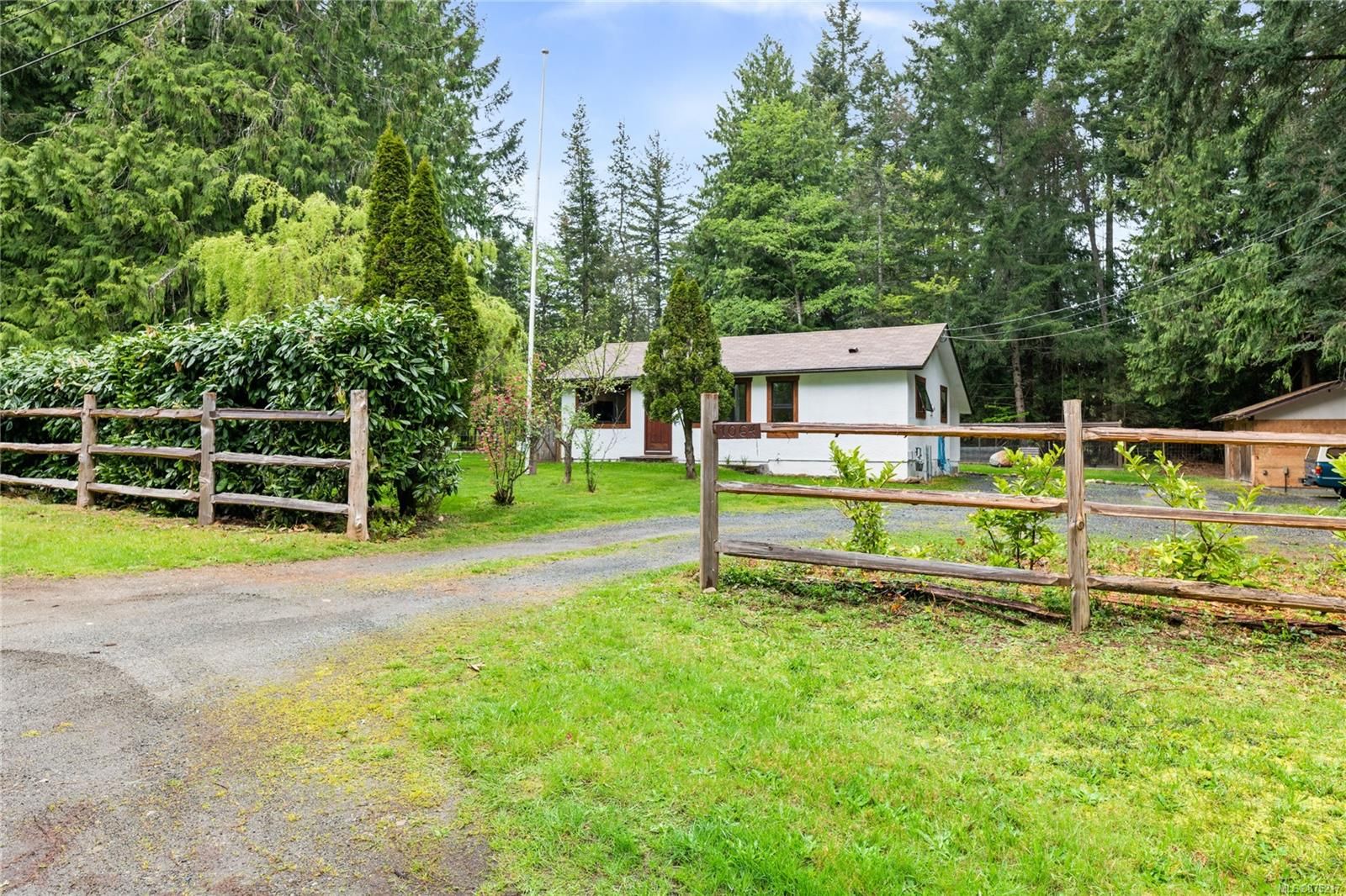 Main Photo: 1064 Price Rd in Errington: PQ Errington/Coombs/Hilliers House for sale (Parksville/Qualicum)  : MLS®# 875217