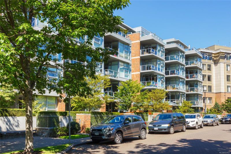 FEATURED LISTING: 114 - 365 Waterfront Cres Victoria