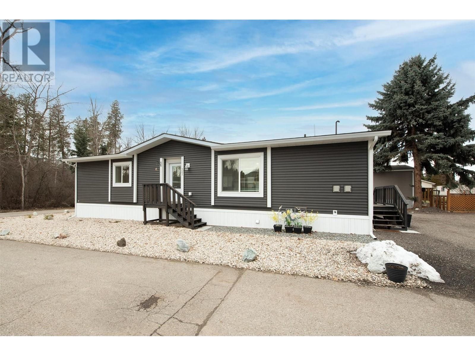Main Photo: 715 Beaver Lake Road Unit# 37 in Kelowna: House for sale : MLS®# 10305035