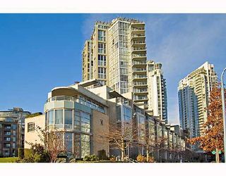 Photo 1: 105 1228 MARINASIDE Crescent in Vancouver: False Creek North Townhouse for sale in "CRESTMARK II" (Vancouver West)  : MLS®# V682760