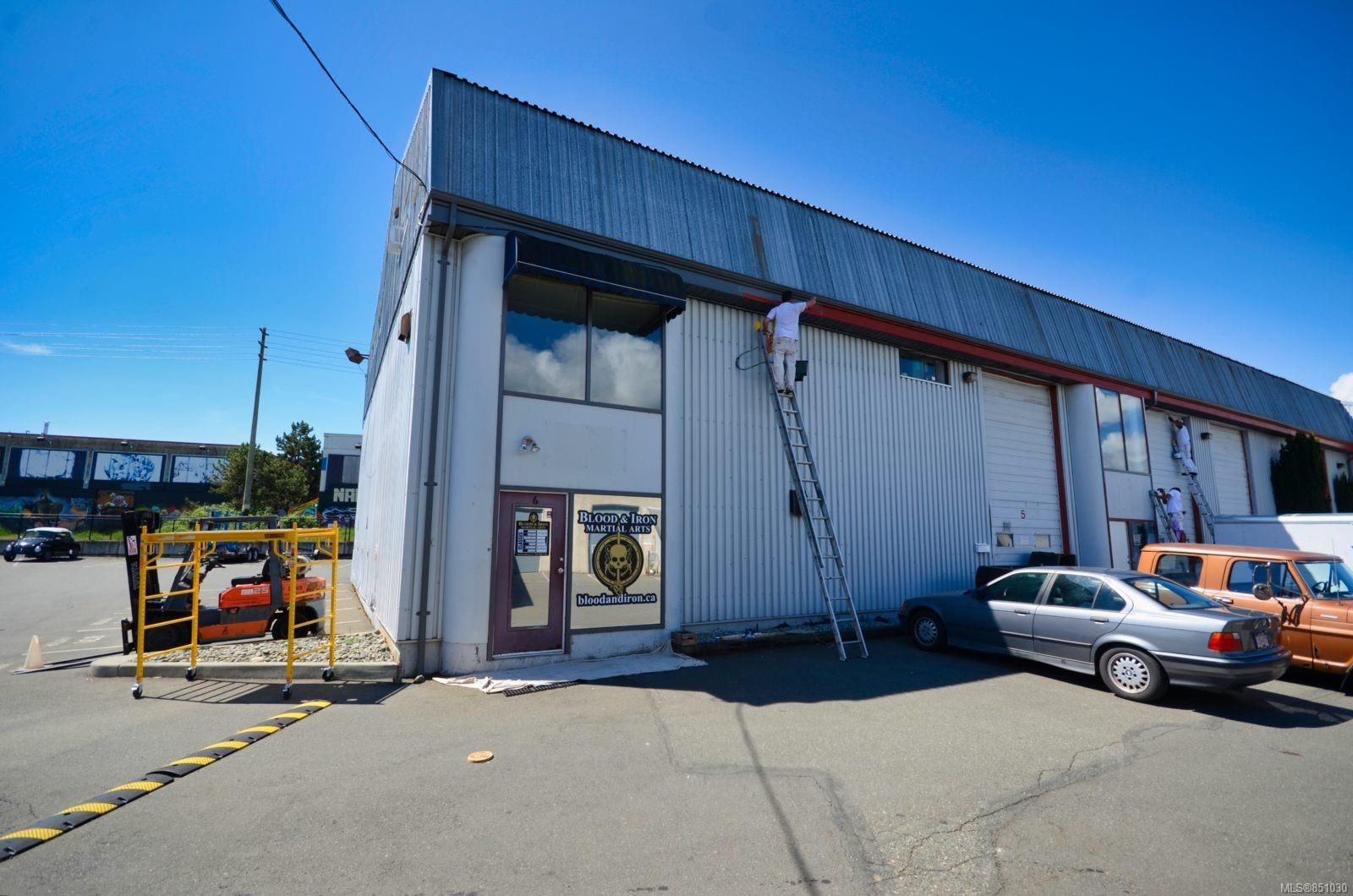 Main Photo: 6 835 Devonshire Rd in Esquimalt: Es Old Esquimalt Warehouse for sale : MLS®# 851030