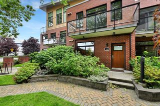 Photo 2: 102 606 SPEED Ave in Victoria: Vi Mayfair Row/Townhouse for sale : MLS®# 844265