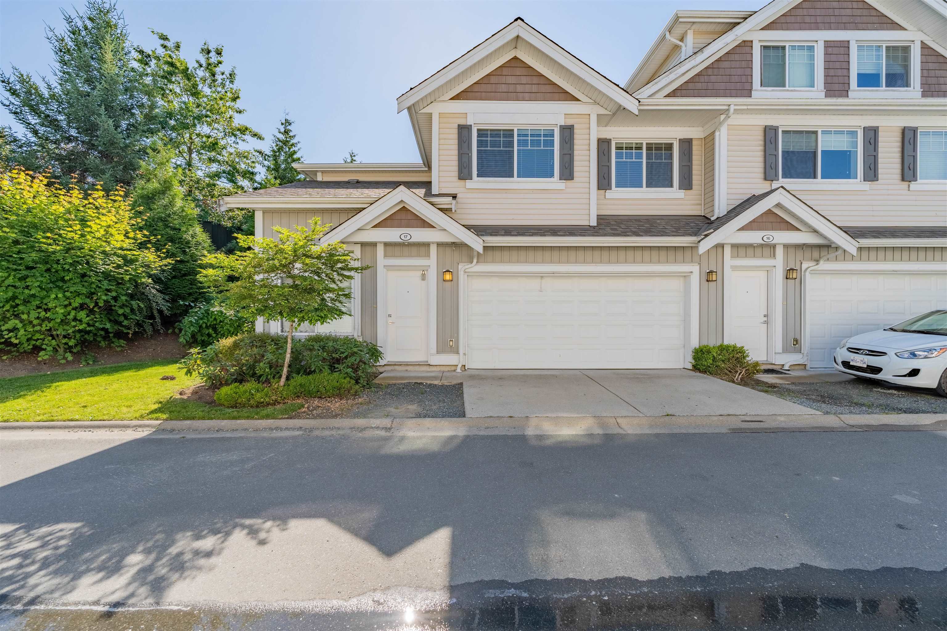 Main Photo: 17 30748 CARDINAL Avenue in Abbotsford: Abbotsford West Townhouse for sale in "Luna" : MLS®# R2709789