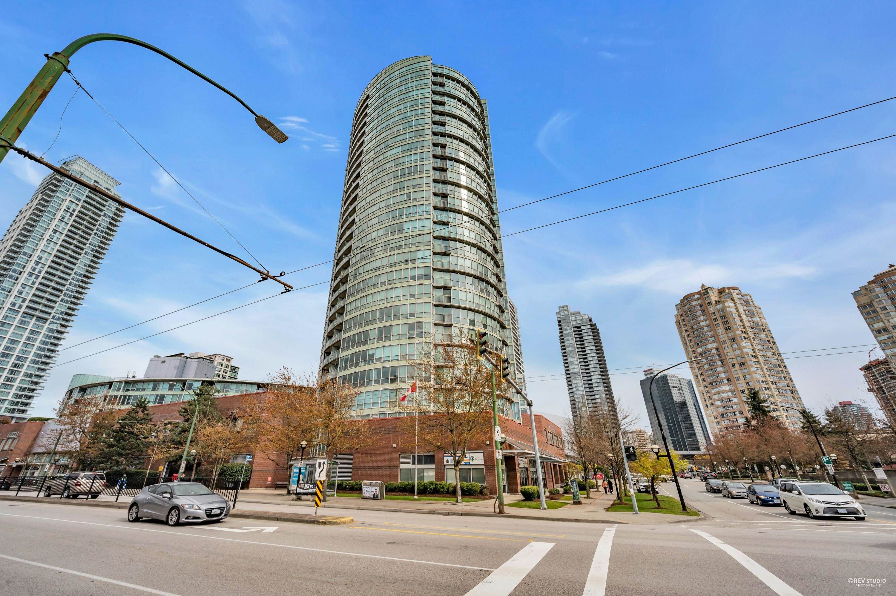 Main Photo: 2503 6088 WILLINGDON Avenue in Burnaby: Metrotown Condo for sale (Burnaby South)  : MLS®# R2704965