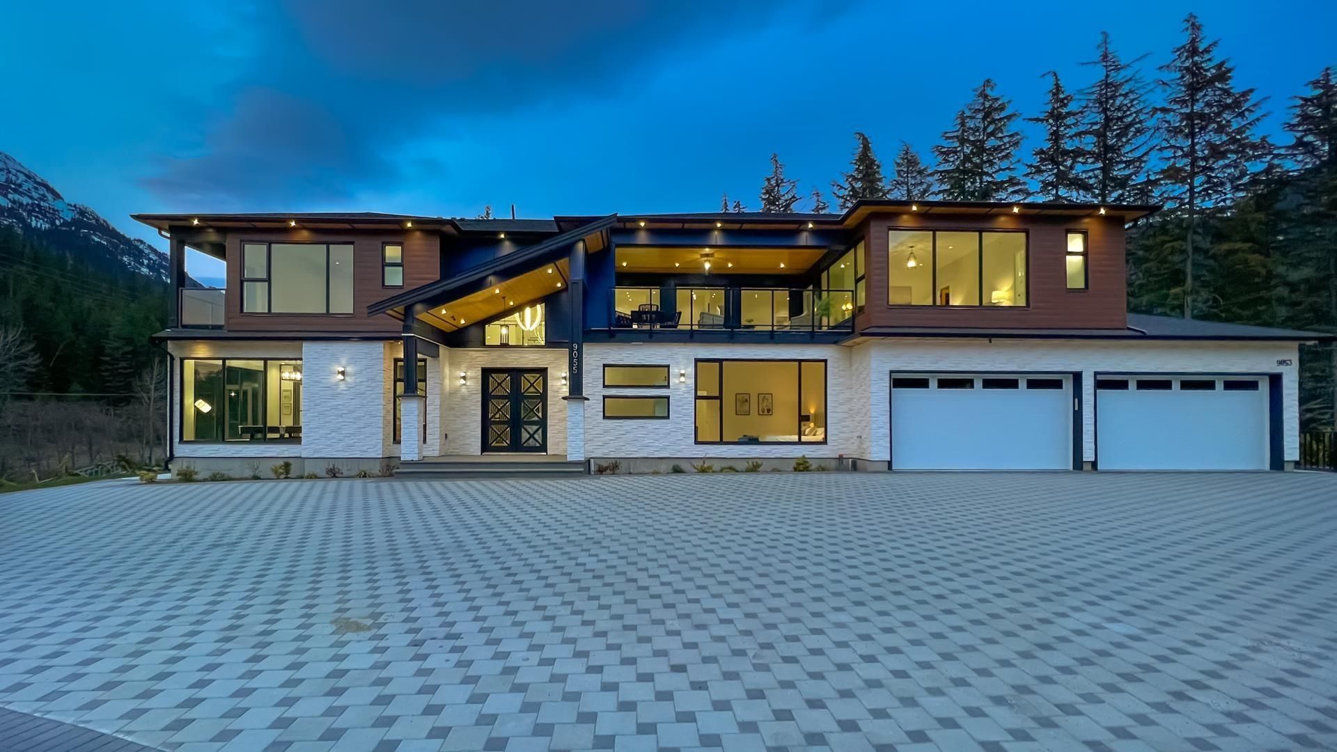 Main Photo: 9055 ARMCHAIR PLACE in Whistler: WedgeWoods House for sale : MLS®# R2695601