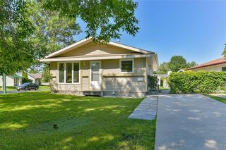 Photo 1: 47 Champagne Crescent in Winnipeg: St Norbert Residential for sale (1Q)  : MLS®# 202222760
