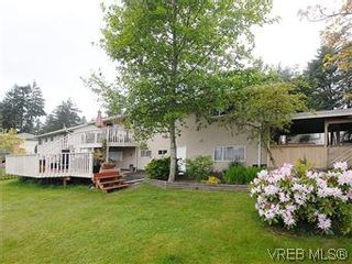 Photo 20: 104 Burnett Rd in VICTORIA: VR View Royal House for sale (View Royal)  : MLS®# 573220