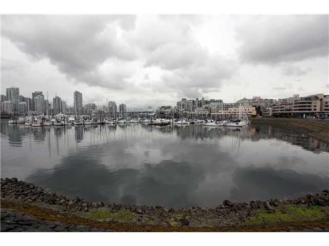 Main Photo: 824 MILLBANK in Vancouver: False Creek Townhouse for sale in "HEATHER POINT" (Vancouver West)  : MLS®# V886273