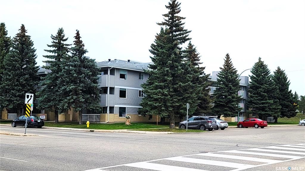 Main Photo: 310 706 Confederation Drive in Saskatoon: Massey Place Residential for sale : MLS®# SK945451