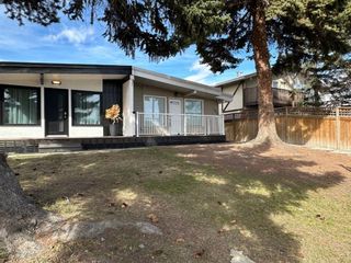 Photo 1: 2009 40 Street SE in Calgary: Forest Lawn Semi Detached (Half Duplex) for sale : MLS®# A2122594