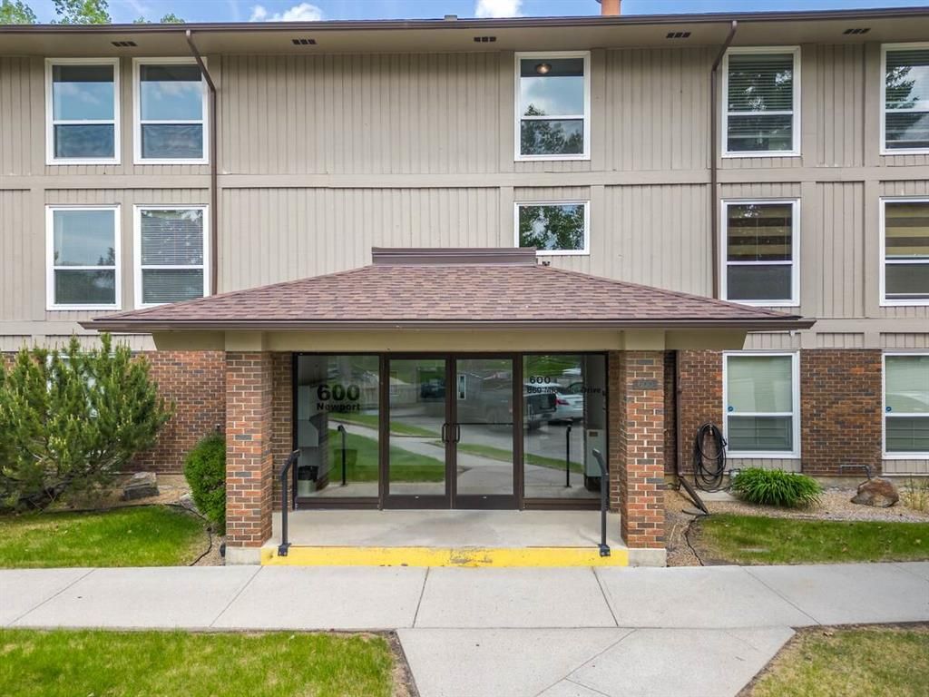 Main Photo: 631 860 Midridge Drive SE in Calgary: Midnapore Apartment for sale : MLS®# A2054722