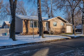Photo 1: 205 Alison Ave in Portage la Prairie: House for sale : MLS®# 202330228