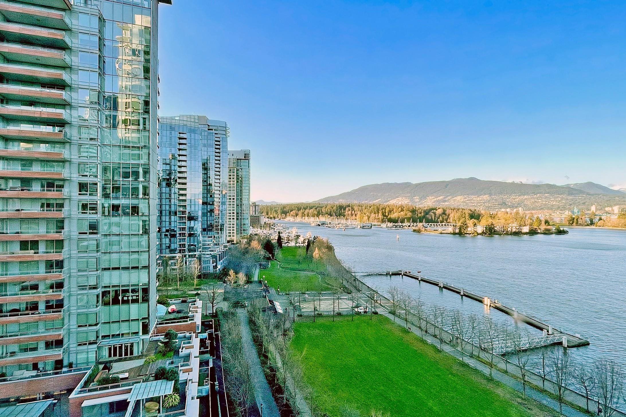 Main Photo: 1001 1139 W CORDOVA Street in Vancouver: Coal Harbour Condo for sale in "HARBOUR GREEN 2" (Vancouver West)  : MLS®# R2639840