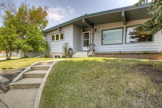 Photo 2: 2311 Maunsell Drive NE in Calgary: Mayland Heights Detached for sale : MLS®# A2053042