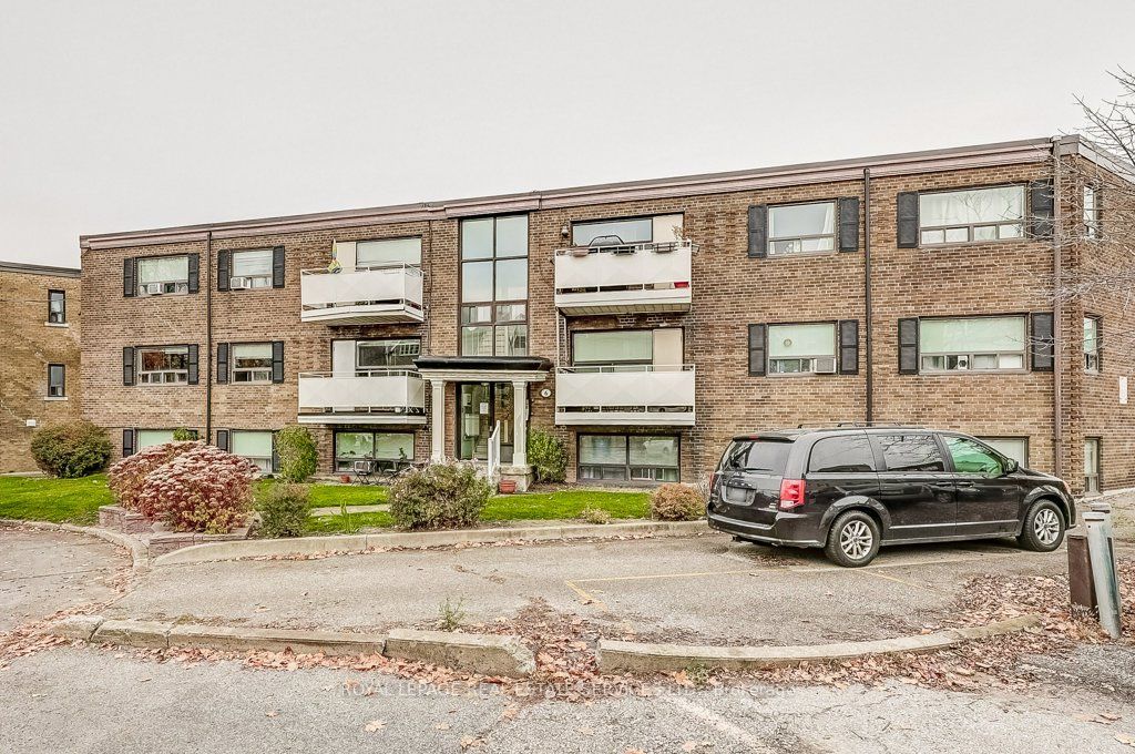 Main Photo: 6 Lake Shore Drive in Toronto: New Toronto Property for sale (Toronto W06)  : MLS®# W7309278