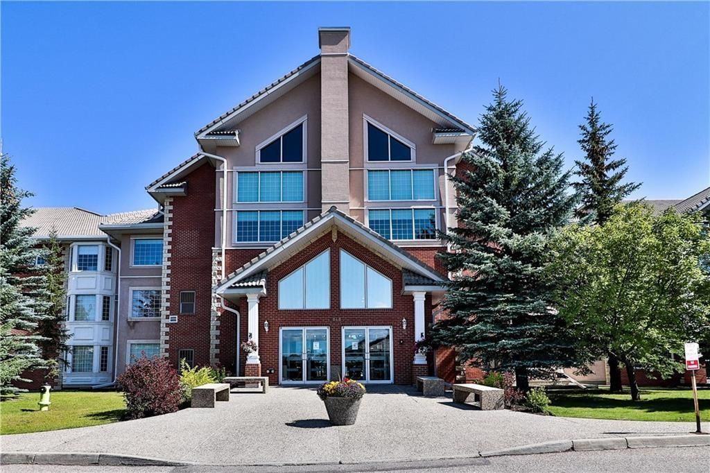Main Photo: 332 6868 Sierra Morena Boulevard SW in Calgary: Signal Hill Apartment for sale : MLS®# C4295789