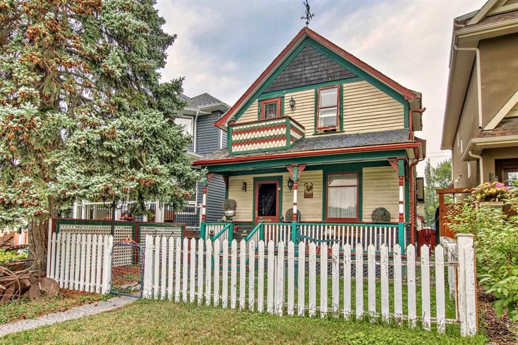 Main Photo: 2122 1 Avenue NW in Calgary: West Hillhurst Detached for sale : MLS®# A2072169