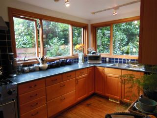 Photo 1: 6431 CHATHAM Street in West Vancouver: Horseshoe Bay WV House for sale : MLS®# R2129932